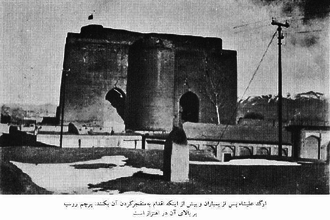 Russian_flag_on_top_of_Ark,_1911