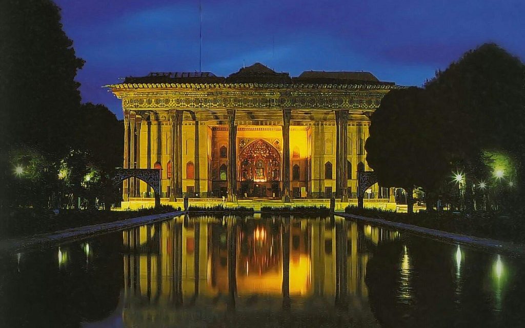 charming-palace-at-night