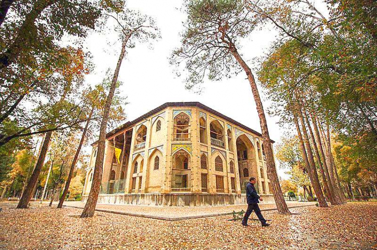 hasht-behesht-palace-1