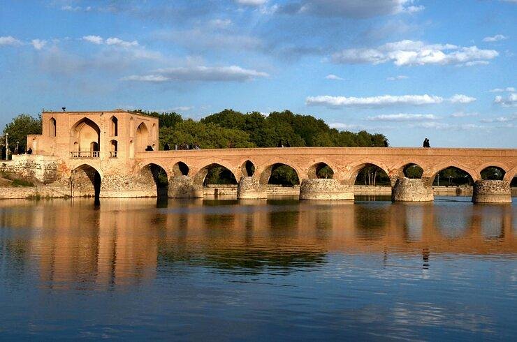 old-bridge-on-zayandehrood