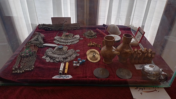 وسایل-و-ادوات-قدیمی-در-موزه-صدا-تبریز