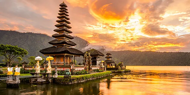 pura-ulun-danu-bratan-sunset.640x320